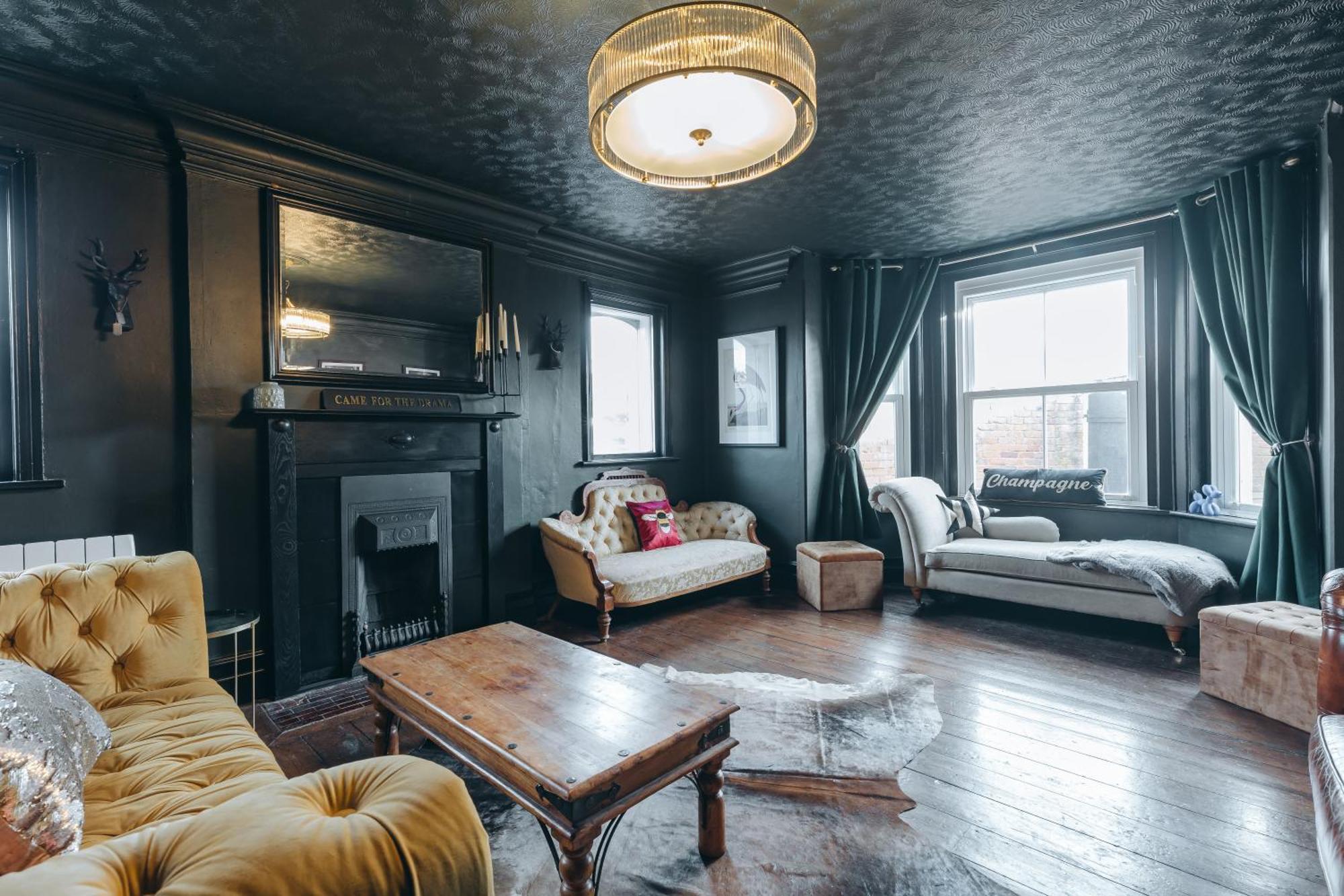 House With A Cinema And Games Room, Sleeps 17 Шрусбері Екстер'єр фото